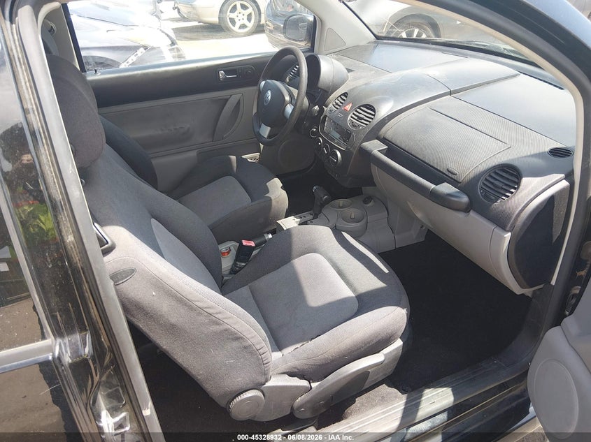 2005 VOLKSWAGEN NEW BEETLE auction photo 5