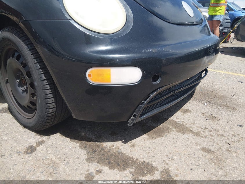 2005 VOLKSWAGEN NEW BEETLE auction photo 6
