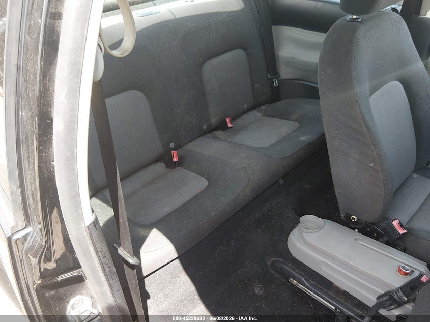 2005 VOLKSWAGEN NEW BEETLE auction photo 8