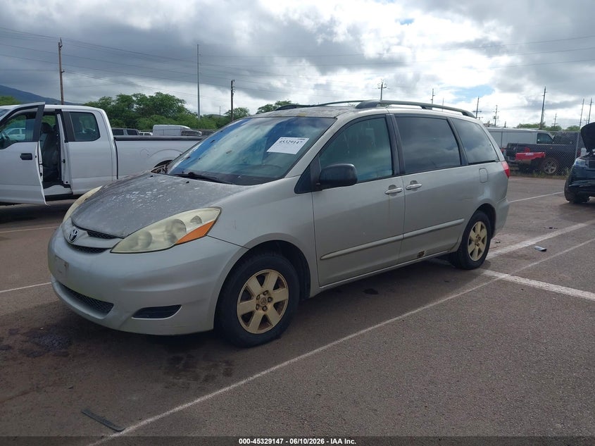 2006 TOYOTA SIENNA auction photo 2