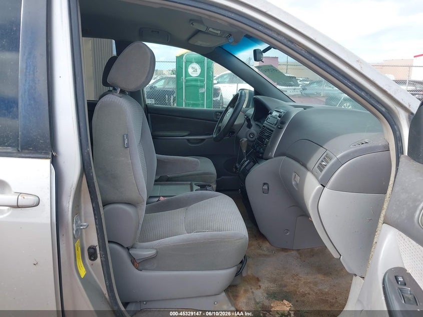 2006 TOYOTA SIENNA auction photo 5