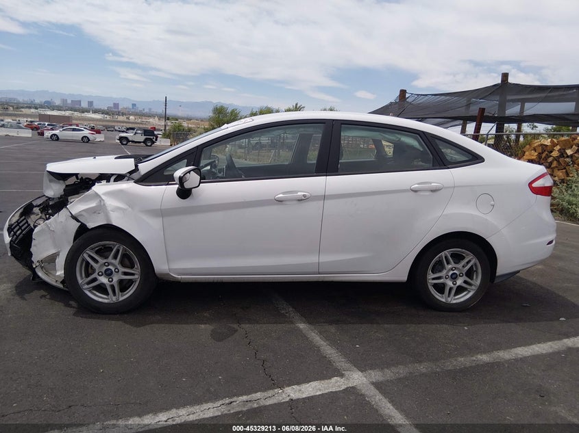 VIN 3FADP4BJ8JM143132 2018 FORD FIESTA SE