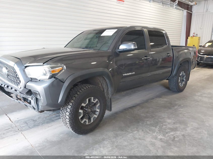 2017 TOYOTA TACOMA auction photo 2