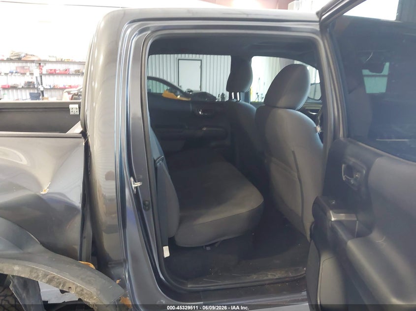 2017 TOYOTA TACOMA auction photo 8