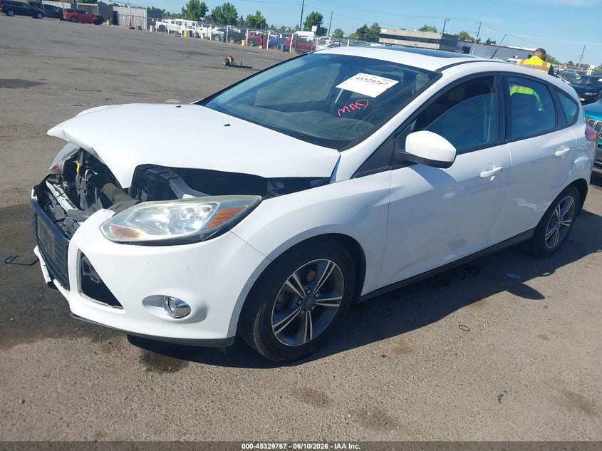 Vin: 1fahp3k21cl477737, lot: 45827700, ford focus se 20122