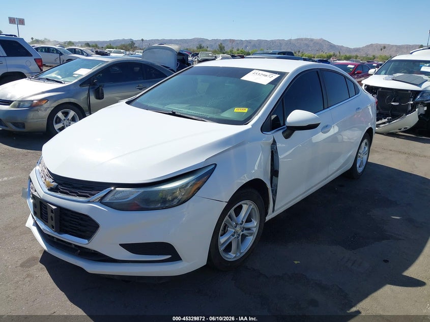 2018 Chevrolet Cruze Lt Auto 1G1BE5SM1J7150322 photo 1