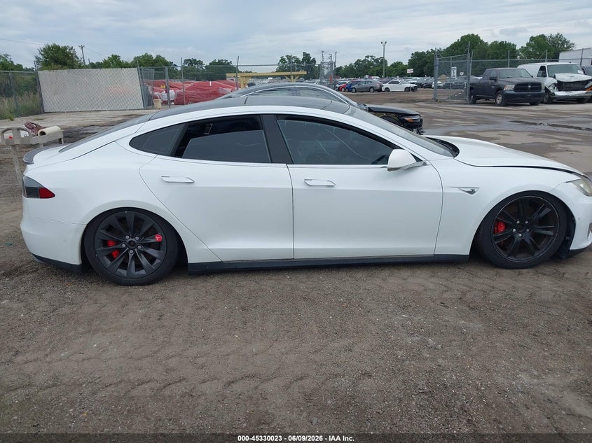 2015 Tesla Model S 85D/P85D VIN: 5YJSA4H45FF084377 Lot: 45330023