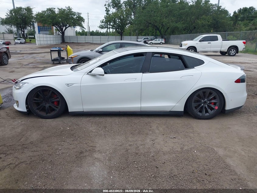 2015 Tesla Model S 85D/P85D VIN: 5YJSA4H45FF084377 Lot: 45330023