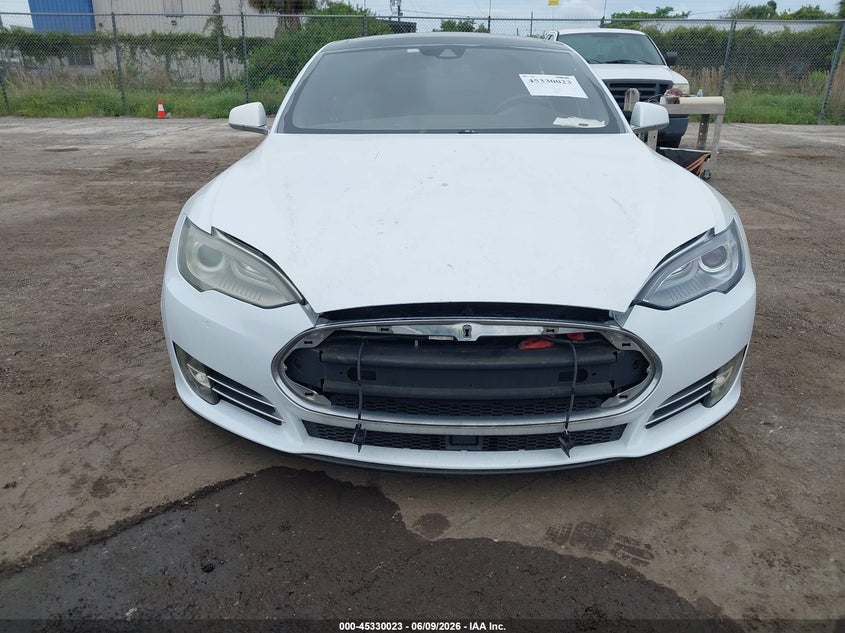 2015 Tesla Model S 85D/P85D VIN: 5YJSA4H45FF084377 Lot: 45330023