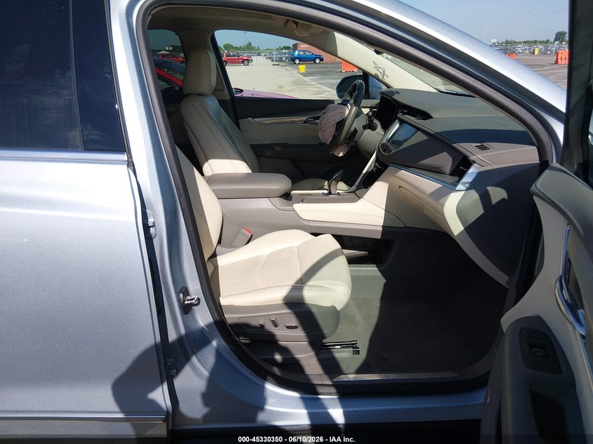 2017 CADILLAC XT5 auction photo 5