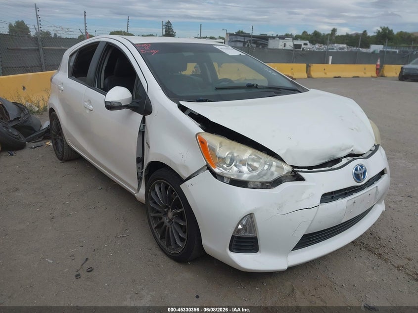 Vin: jtdkdtb33d1050817, lot: 45828294, toyota prius c two 2013 img_1
