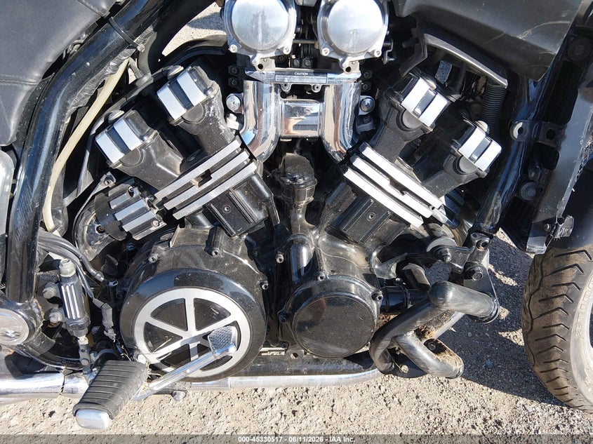 2002 YAMAHA VMAX MOTO 4