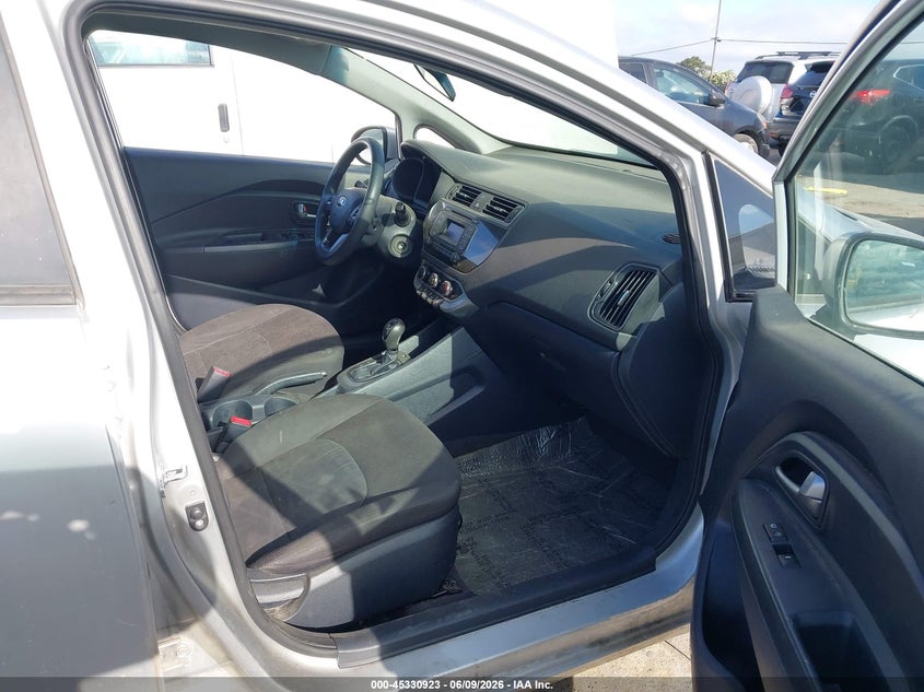 2017 KIA RIO auction photo 5