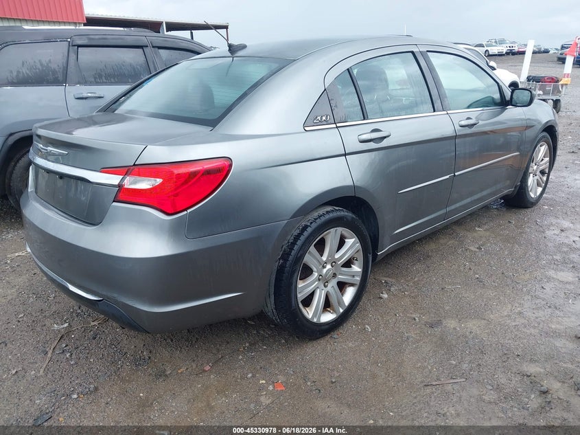2013 CHRYSLER 200 auction photo 4
