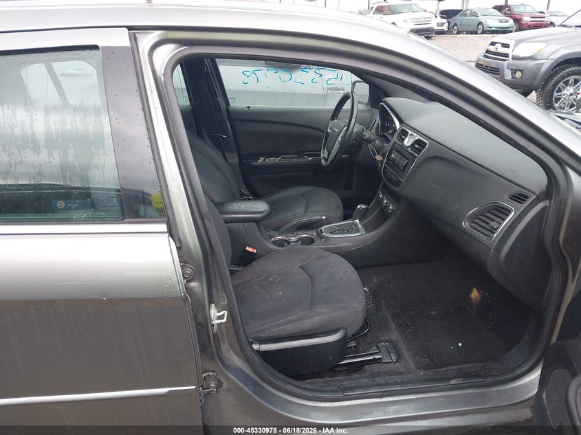 2013 CHRYSLER 200 auction photo 5