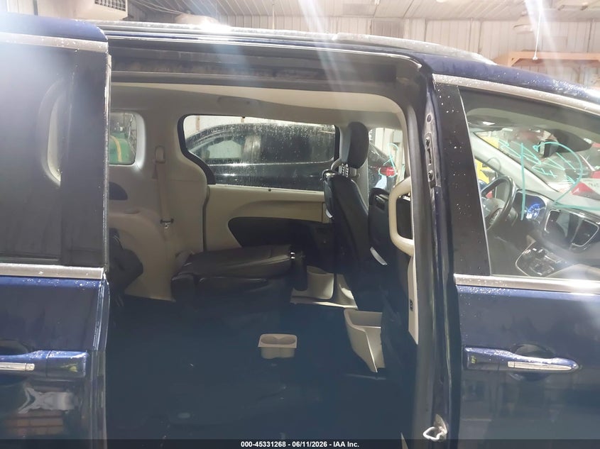 2017 CHRYSLER PACIFICA auction photo 8