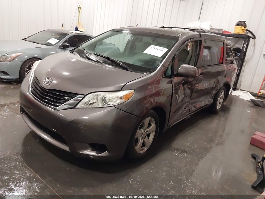 2013 Toyota Sienna Le V6 8 Passenger 5TDKK3DC1DS300240 photo 1