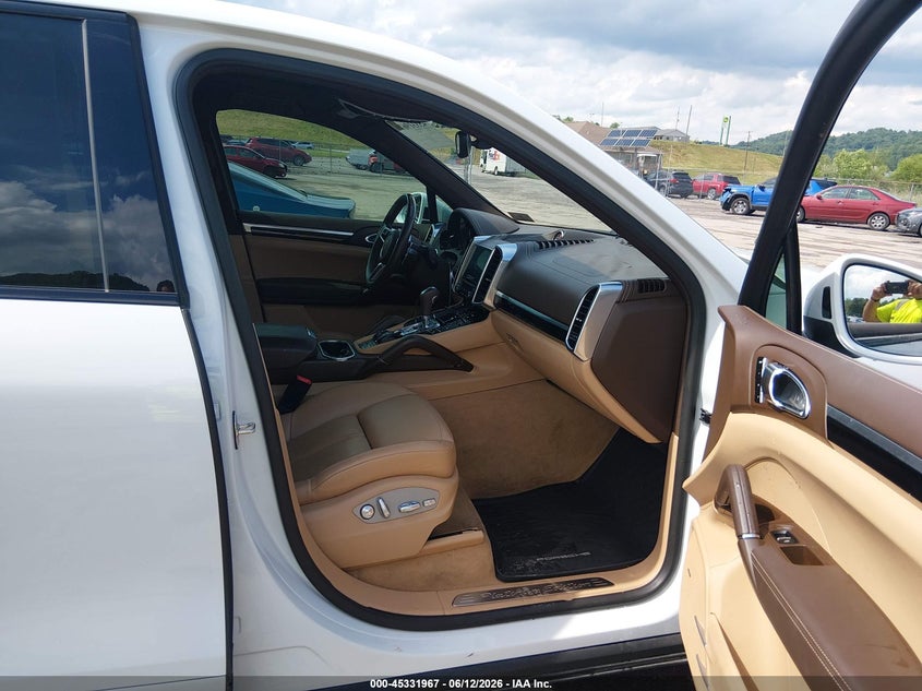 2017 PORSCHE CAYENNE auction photo 5