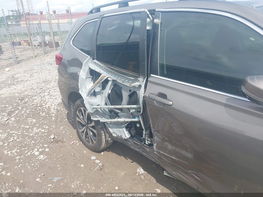 2023 SUBARU FORESTER auction photo 6