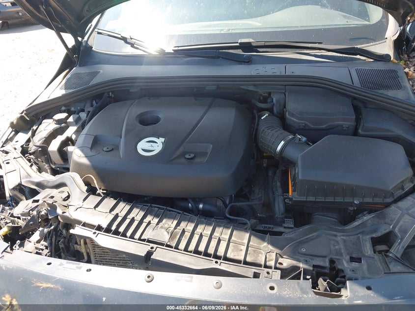 2015 Volvo S60 T6 Platinum VIN: YV149MFD6F2317698 Lot: 45332664