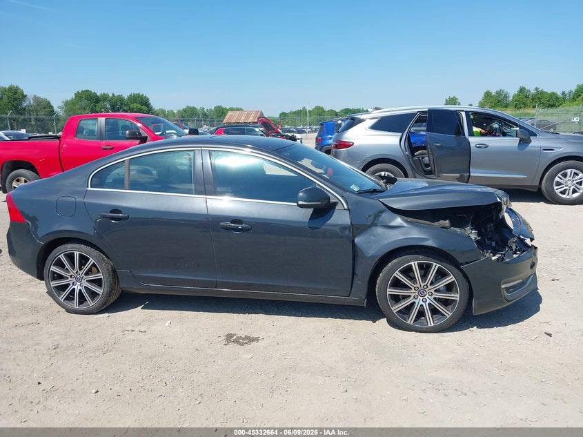2015 Volvo S60 T6 Platinum VIN: YV149MFD6F2317698 Lot: 45332664