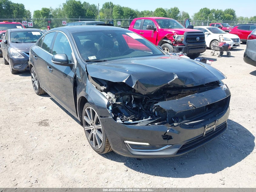 2015 Volvo S60 T6 Platinum VIN: YV149MFD6F2317698 Lot: 45332664