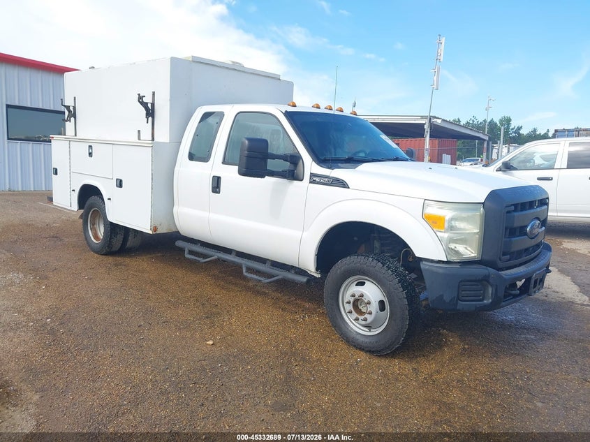 2015 FORD F-350 CHASSIS auction photo 1
