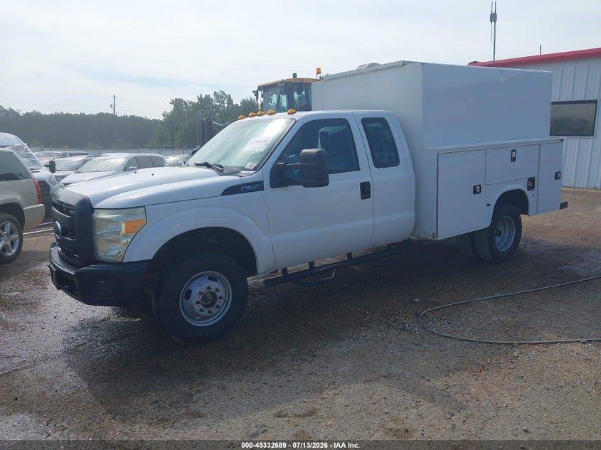 2015 FORD F-350 CHASSIS auction photo 2