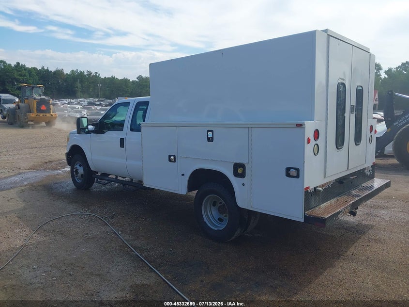 2015 FORD F-350 CHASSIS auction photo 3