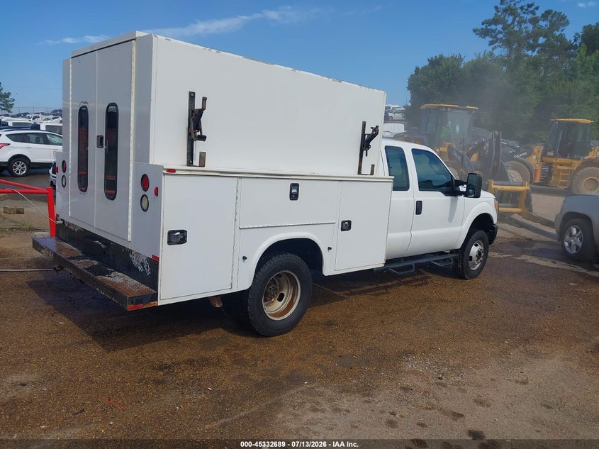 2015 FORD F-350 CHASSIS auction photo 4