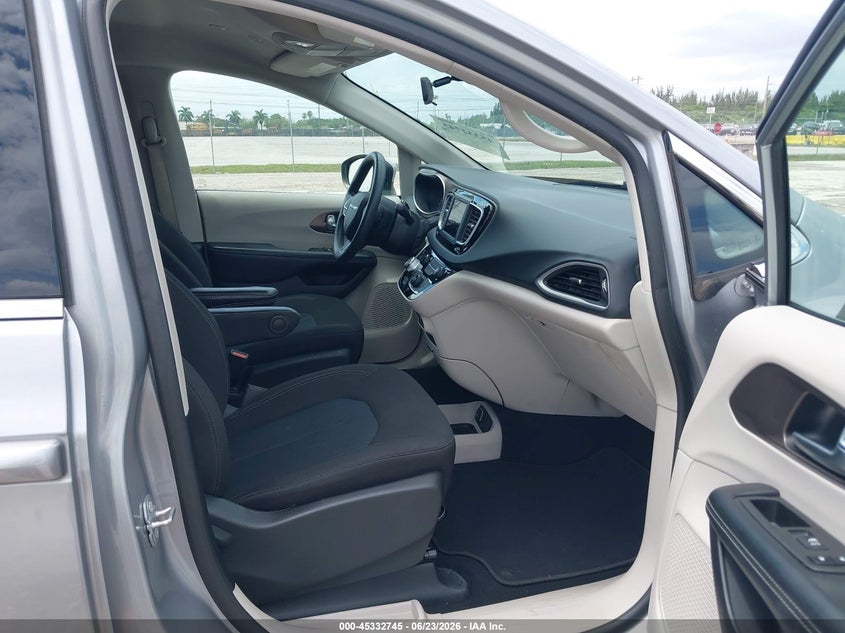 2021 CHRYSLER VOYAGER auction photo 5
