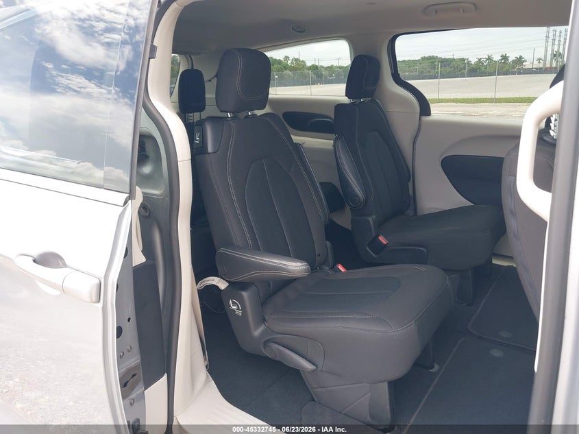 2021 CHRYSLER VOYAGER auction photo 8