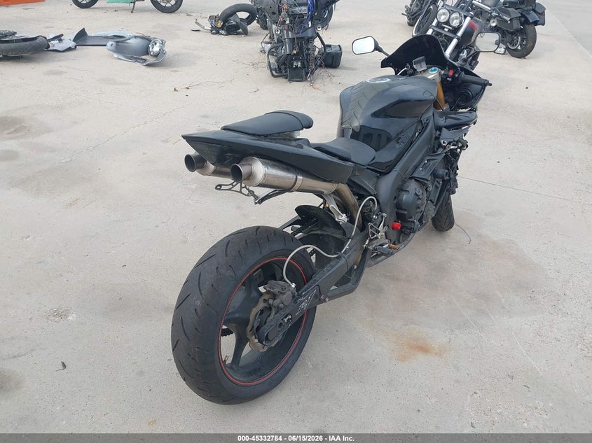 2005 YAMAHA YZFR1 auction photo 4