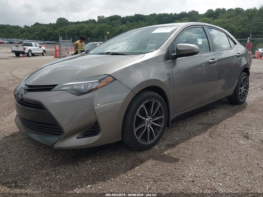 2017 TOYOTA COROLLA auction photo 2