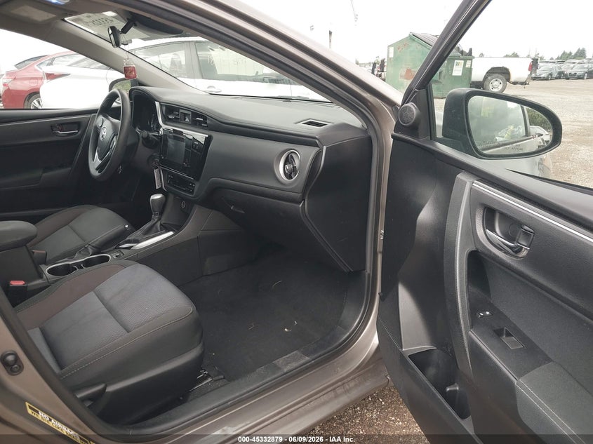 2017 TOYOTA COROLLA auction photo 5