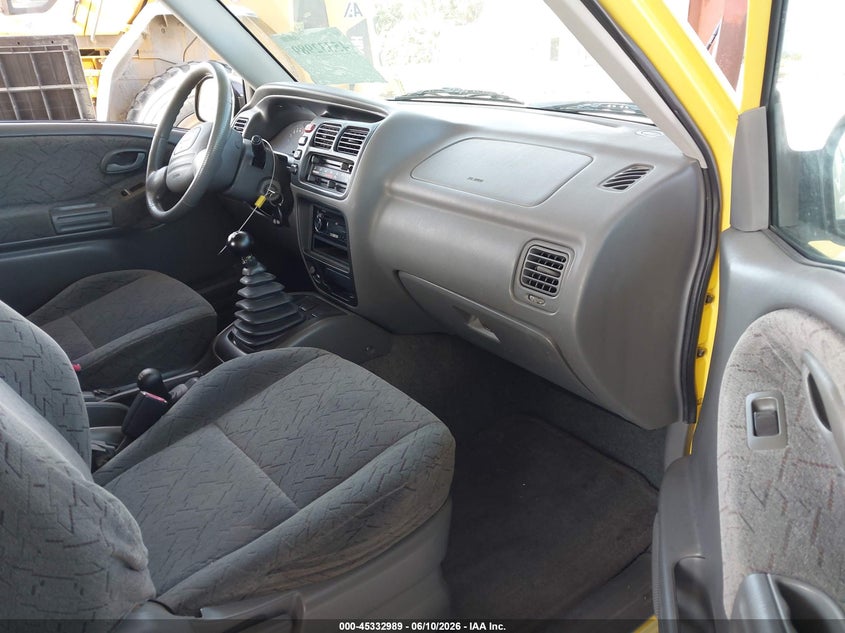2002 CHEVROLET TRACKER auction photo 5