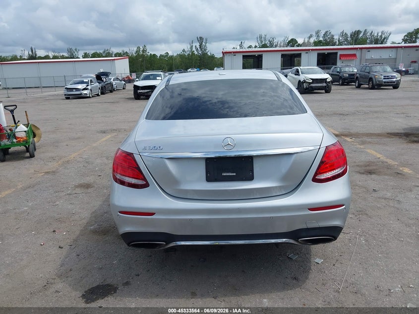 2017 MERCEDES-BENZ E 300 — Photo 16