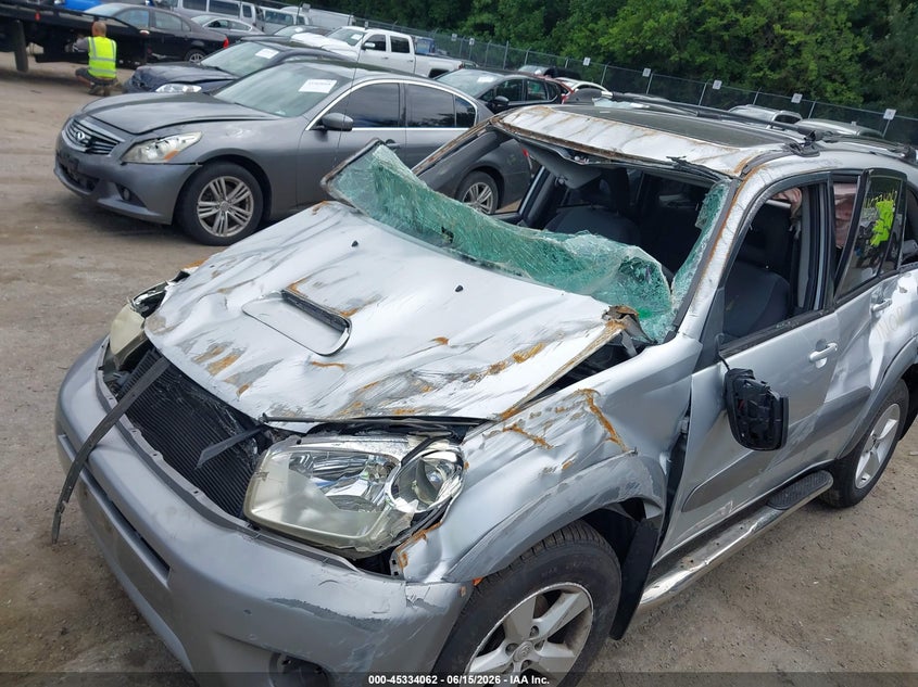 2004 TOYOTA RAV4 auction photo 6
