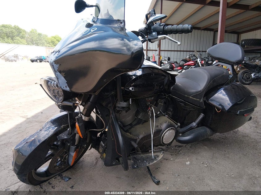 2014 VICTORY CROSS ROADS MOTO 2