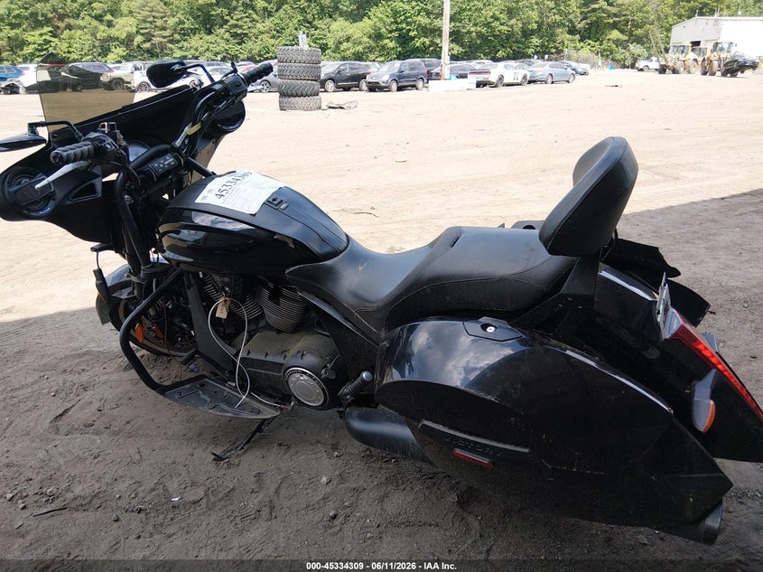 2014 VICTORY CROSS ROADS MOTO 2