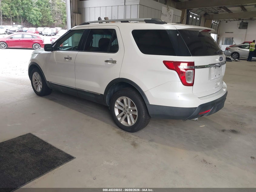 1FMHK7D8XCGA54547 2012 Ford Explorer 3.5 Xlt white