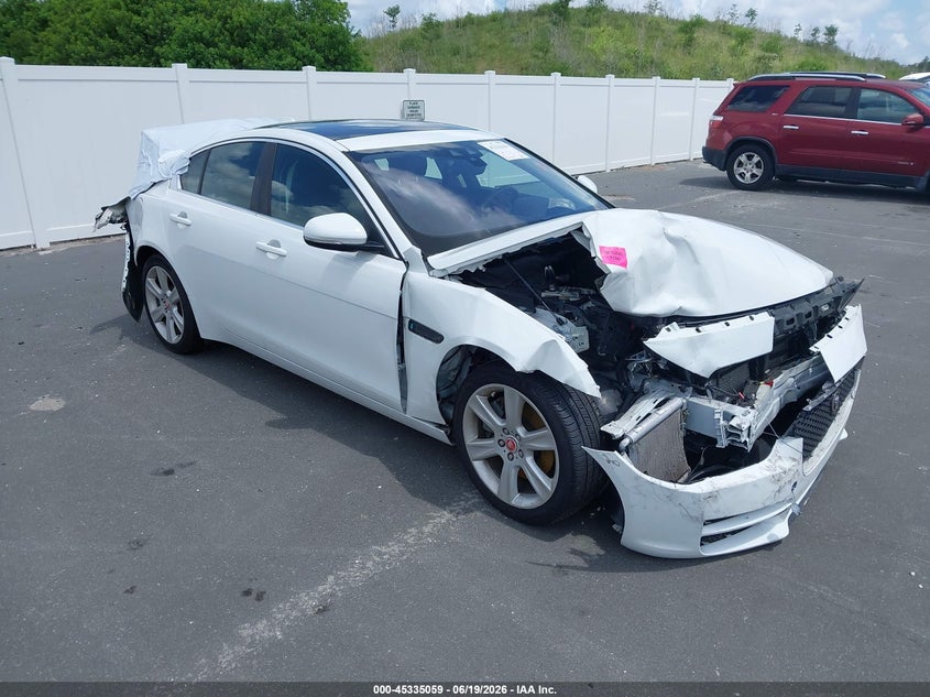 Vin: sajad4fx7kcp47943, lot: 45832995, jaguar xe 25t premium 2019 img_1