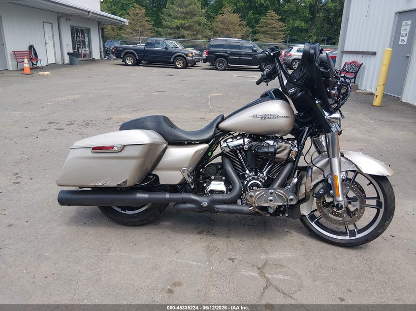 2018 Harley-Davidson Flhx Street Glide VIN: 1HD1KBC18JB614720 Lot: 45335224