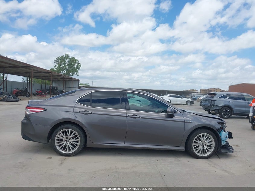 2020 TOYOTA CAMRY XLE HYBRID — Photo 14