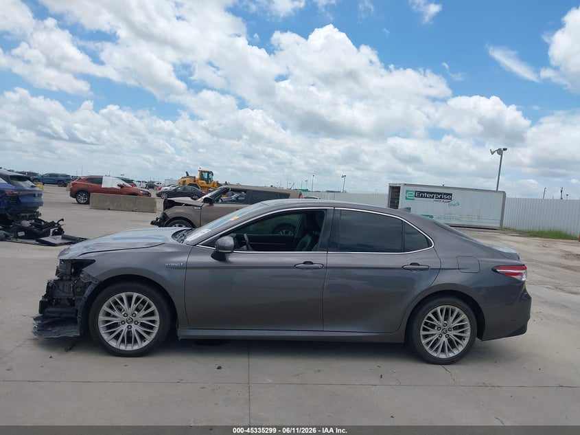 2020 TOYOTA CAMRY XLE HYBRID — Photo 15