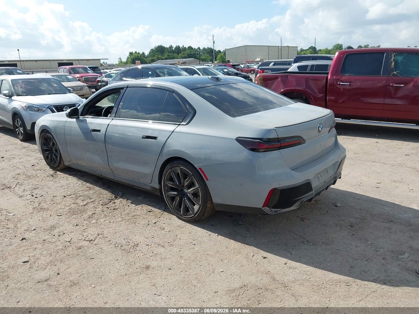 2023 BMW 740 auction photo 3