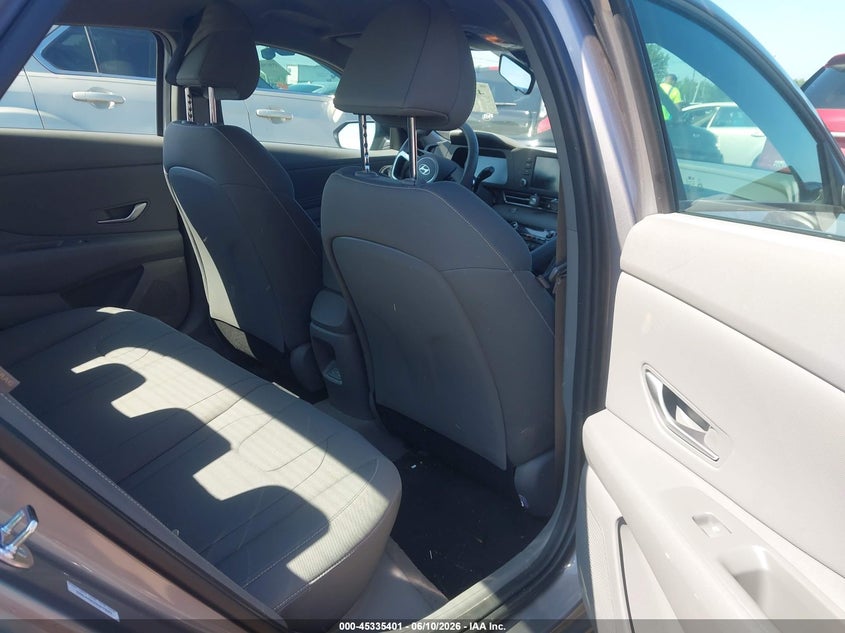 2025 HYUNDAI ELANTRA auction photo 8