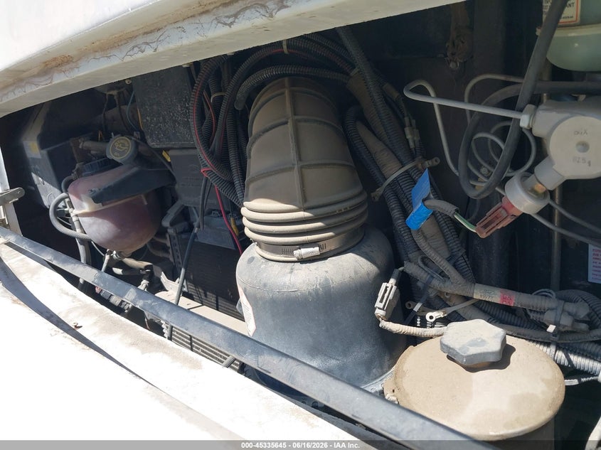 1999 Ford F550 Super Duty Stripped Chass VIN: 3FCLF53SXXJA22554 Lot: 45335645