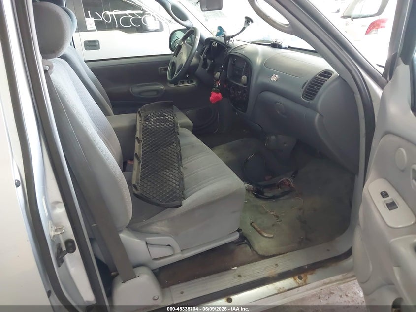 2000 TOYOTA TUNDRA auction photo 5