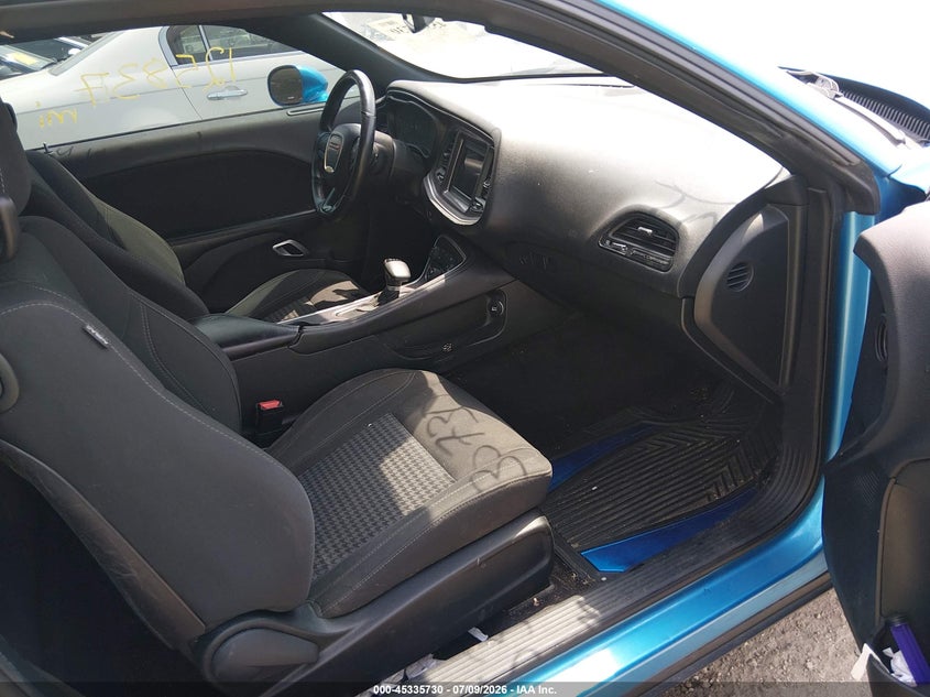 DODGE CHALLENGER 2018 VIN 2C3CDZBTXJH306055